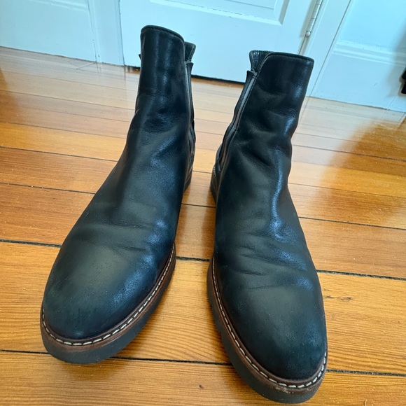 Stuart Weitzman Soft Leather Chelsea Boots Size 7.5 B Black With Brown Trim - Picture 8 of 14